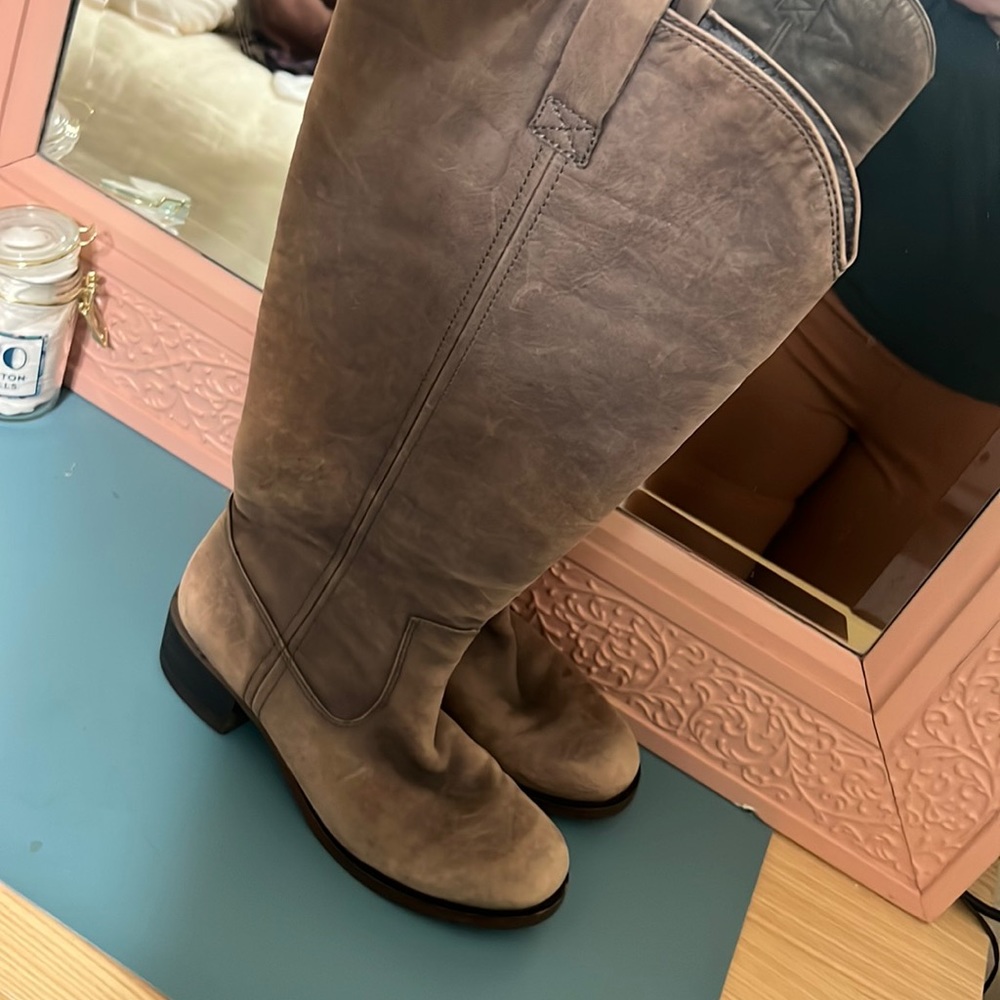 Knee high style leather boots